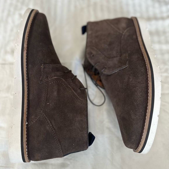 New find. Men's Brown Suede Chukka Boots Size 10 - Picture 3 of 4